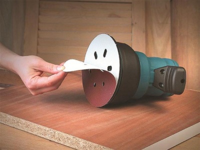 Круг абразивный шлифовальный на липучке 8 отверстий Ø125 P150 (УПАКОВКА ПО 100ШТ) Круг абразивный шлифовальный на липучке 8 отверстий Ø125 P150 (УПАКОВКА ПО 100ШТ)